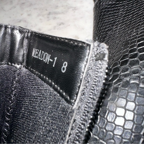 Boohoo Snakeprint Pointy Chunky Heel Booties - Picture 7 of 8